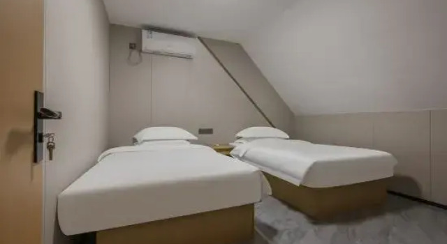 Трёхместный люкс с 2 комнатами i Electronic Sports Hotel (Ningbo Fenghua Wanda)