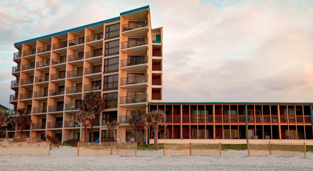 The Oceanfront Litchfield Inn