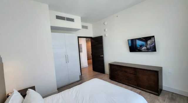 Номер Deluxe c 1 комнатой с балконом и с видом на город CH Luxury Condos & Studios On The Beach