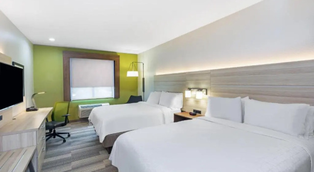Четырёхместный номер Standard Holiday Inn Express Hotel & Suites VIDOR SOUTH by IHG