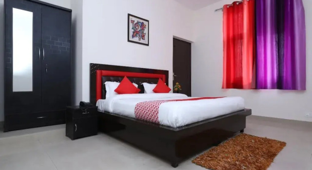 OYO 29871 Noida Dreamz 2, Забронировать Отель Нойда штат Уттар-Прадеш