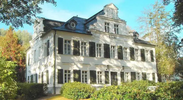 Kurheim Haus Linde, Забронировать Отель Отели Бад-Эльстер 3 звезды, 3*