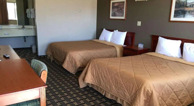 Четырёхместный номер Standard Travelodge by Wyndham Evanston