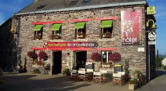 Hotel O2B Aux Berges de Brocéliande, Rezervați Hotel Beignon Morbihan