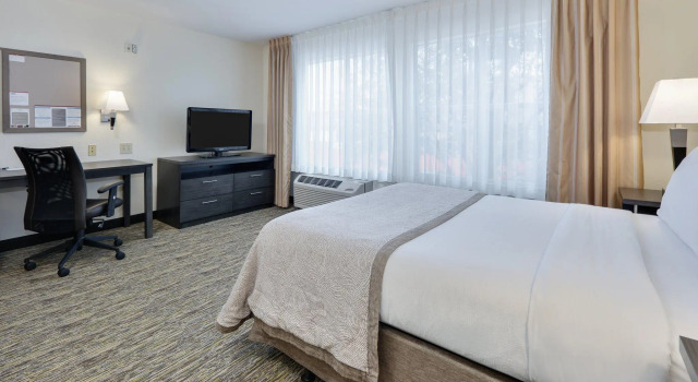 Двухместная студия люкс Accessible Candlewood Suites Market Center by IHG