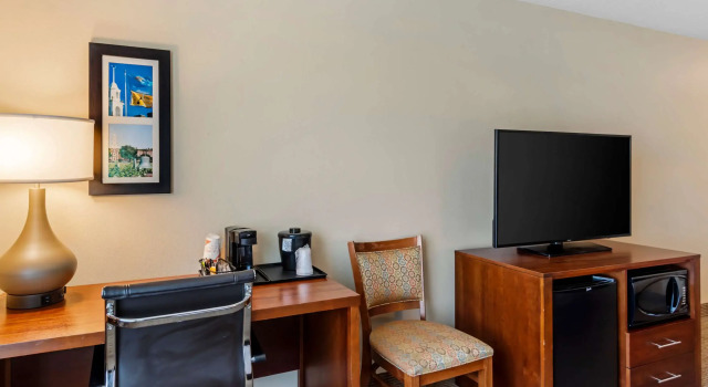 Четырёхместный номер Standard Comfort Inn & Suites Dover near Speedway