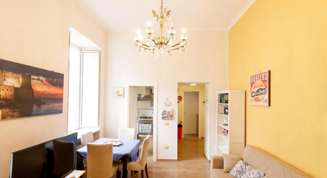 Duomo 77 in Napoli with 2 bedrooms and 2 bathrooms, Забронировать Отель Неаполь Кампания, рядом с Церковь Пио Монте делла Мизерикордия