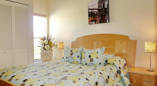 Pet-friendly home with southern exposure and pool, Забронировать Дом для отпуска Отели в центре Марко-Айленд, в центре