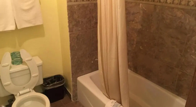 Четырёхместный номер Standard Executive Inn Odessa