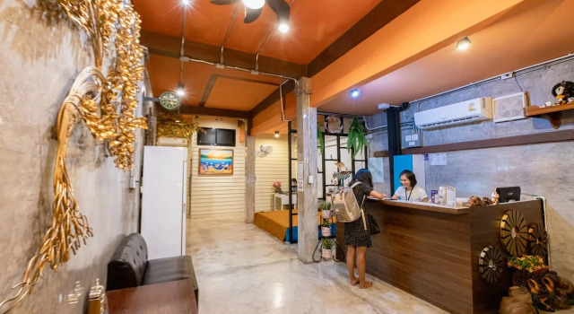The Alley Hostel & Bistro