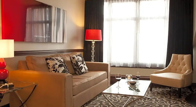 Luksusowy czteroosobowy pokój Le Saint-Sulpice Hotel Montreal