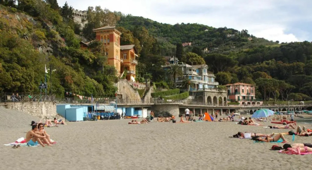 4 Seasons Levanto, Забронировать Отель Отели в центре Леванто, в центре, Парковка