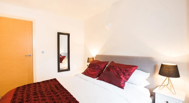 Spacious 1 Bedroom Apartment in Kensington - A2