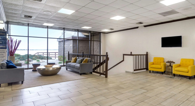 Best Western Plus Lake Front Hotel, Rezerwuj Hotel Hotele w Moses Lake z basenem, Basen