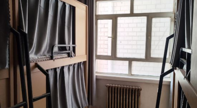 Кровать в общем номере (мужской номер) Hotan Yujian Ni Hostel (Tuancheng Scenic Area)