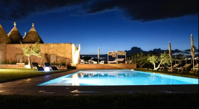 Gorgeous Trulli Alma Viva With Pool 12 Sleeps, Book Hotel Cisternino Valle d'Itria