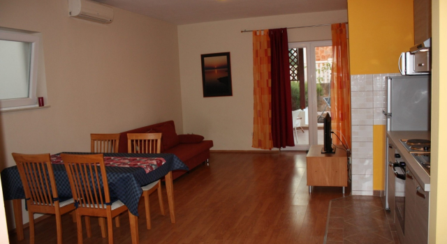 Apartment Niko - with pool : A4 Jelsa, Island Hvar, Забронировать Апартаменты/квартира Отели Врбоска с парковкой, рядом с Частный Пляж «Виллы Эмма», Парковка