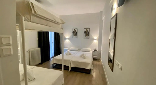 Четырёхместный номер Standard Platon Hotel