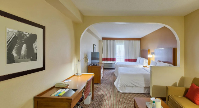 Четырёхместный номер Standard Four Points by Sheraton Charlotte/Pineville