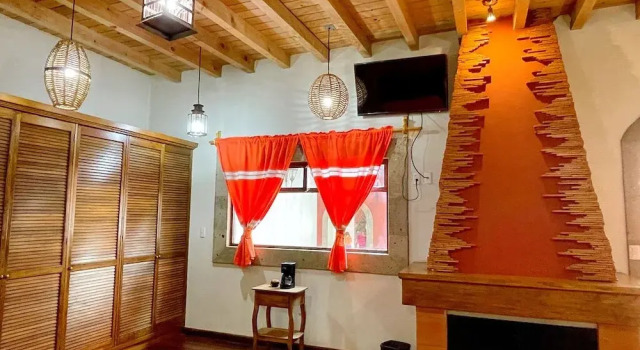 Четырёхместный семейный номер Standard с видом на внутренний двор Sandunga Suites Patzcuaro