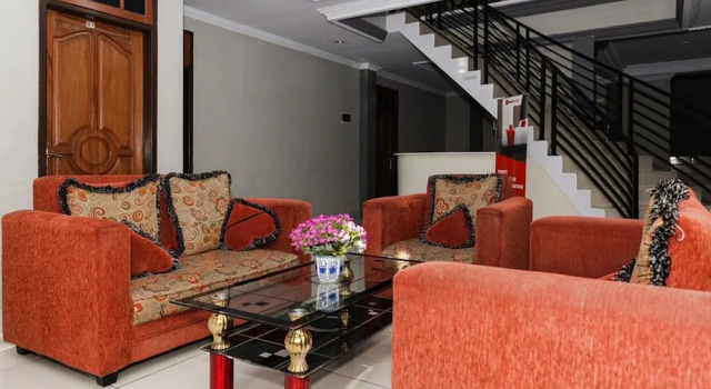RedDoorz Plus near Transmart Kairagi Dua manado, Book Hotel Hotels in Sulawesi with Parking, Parking