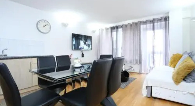 Gorgeous 2 Bathroom Woolwich
