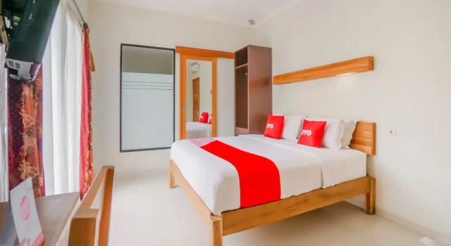Deluxe Suite Oyo 90319 Angler Guest House Malang