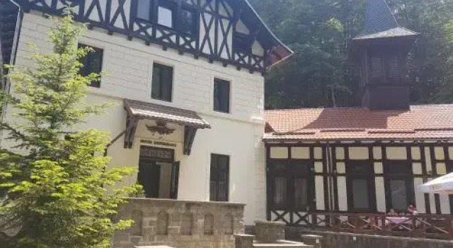Hotel Stavilar, Забронировать Отель Отели Синая с завтраком, рядом с George Enescu Memorial House, Завтраки