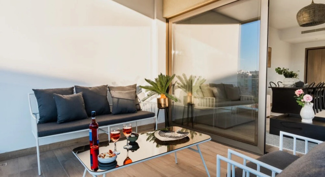 "sanders Evolution - Nice 3-bdr Apt w/ Shared Pool", Boek Appartement Germasogeia 
