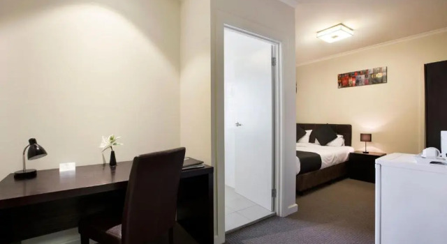 Семейная студия Enfield Hotel
