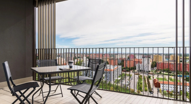 Апартаменты с балконом и с видом на город JOIVY Uptown Apartments