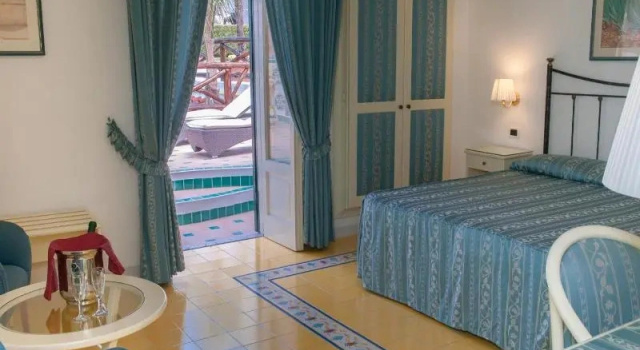 Двухместный номер Standard с балконом и с частичным видом на море Hotel Villa Bianca