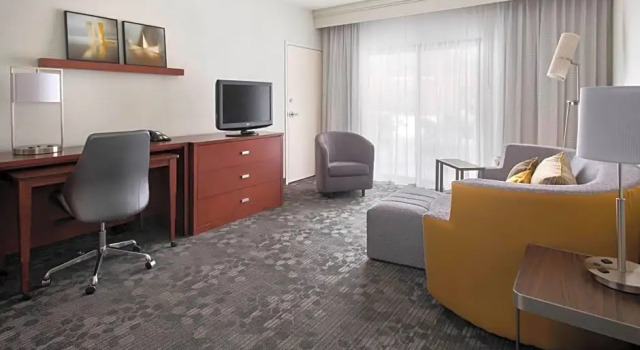 Двухместный люкс Courtyard by Marriott Boston Norwood/Canton