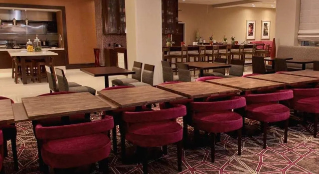 Полулюкс Hilton Garden Inn Victoria