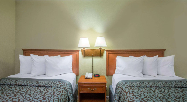 Четырёхместный номер Standard Days Inn by Wyndham Ormond Beach