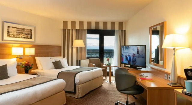 Четырёхместный номер Family Leonardo Royal Hotel Frankfurt