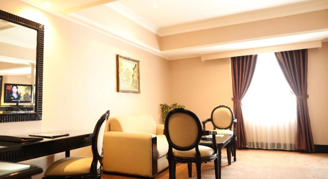 Полулюкс Golden Boutique Hotel Melawai
