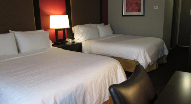 Четырёхместный номер Standard Holiday Inn Express Cloverdale - Greencastle by IHG