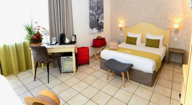 Семейный номер Standard с балконом Sure Hotel by Best Western Gemenos en Provence