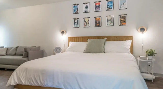 Номер Deluxe The Local Motel & Shops
