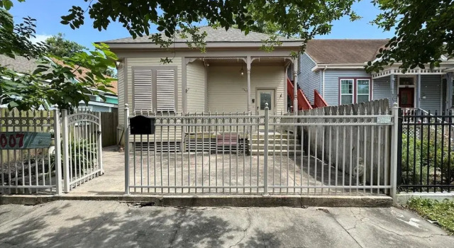 Коттедж с 2 комнатами Cottage On Ave O 2 Bedroom Home