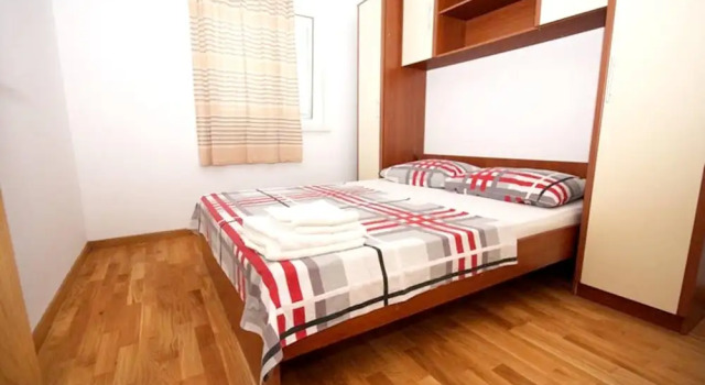 Apartment With one Bedroom in Žrnovo, With Shared Pool, Furnished Balcony and Wifi - Near the Beach, Prenota Appartamento Hotel a Croatian Islands con piscina, Piscina