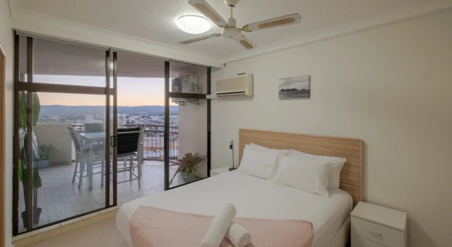 Heart of Surfers Paradise - Ocean Views, Забронировать Отель Отели Голд-Кост с бассейном, рядом с LAN SPA, Бассейн