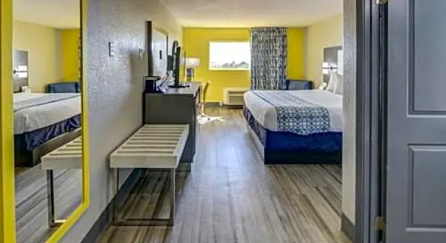 Двухместный номер Standard Emerald Coast Inn & Suites