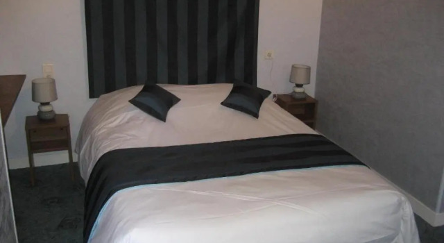 Двухместный номер Standard Logis Hotel Restaurant Le Cheval Blanc