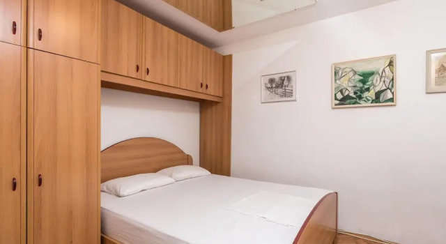 Stunning Apartment in Veli Losinj With 1 Bedrooms and Wifi, Prenota Appartamento Hotel a Isole Quarnerine con parcheggio, Parcheggio