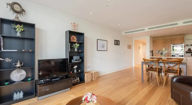 Gorgeous 2 Bed, with Balcony, Battersea, Забронировать Отель Отели Баттерси 3 звезды, 3*
