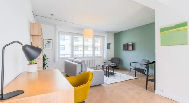 Lille - Superb bright and spacious 2 bedroom apartment with private parking