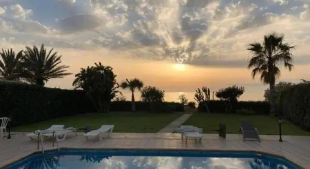 Olgas Villa, Prenota Villa Hotel a Paphos con piscina, Piscina