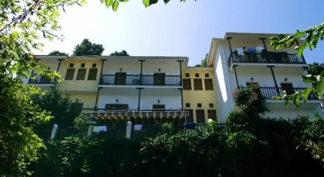 Kima Studios, Book Hotel Mouresi 
